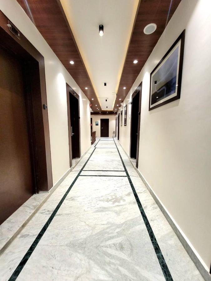 Hotel Royal Plaza Srīnagar エクステリア 写真