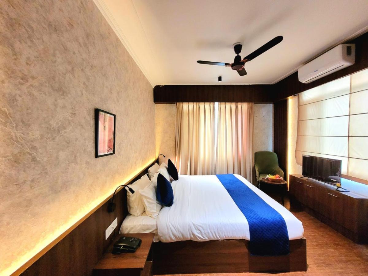 Hotel Royal Plaza Srīnagar エクステリア 写真