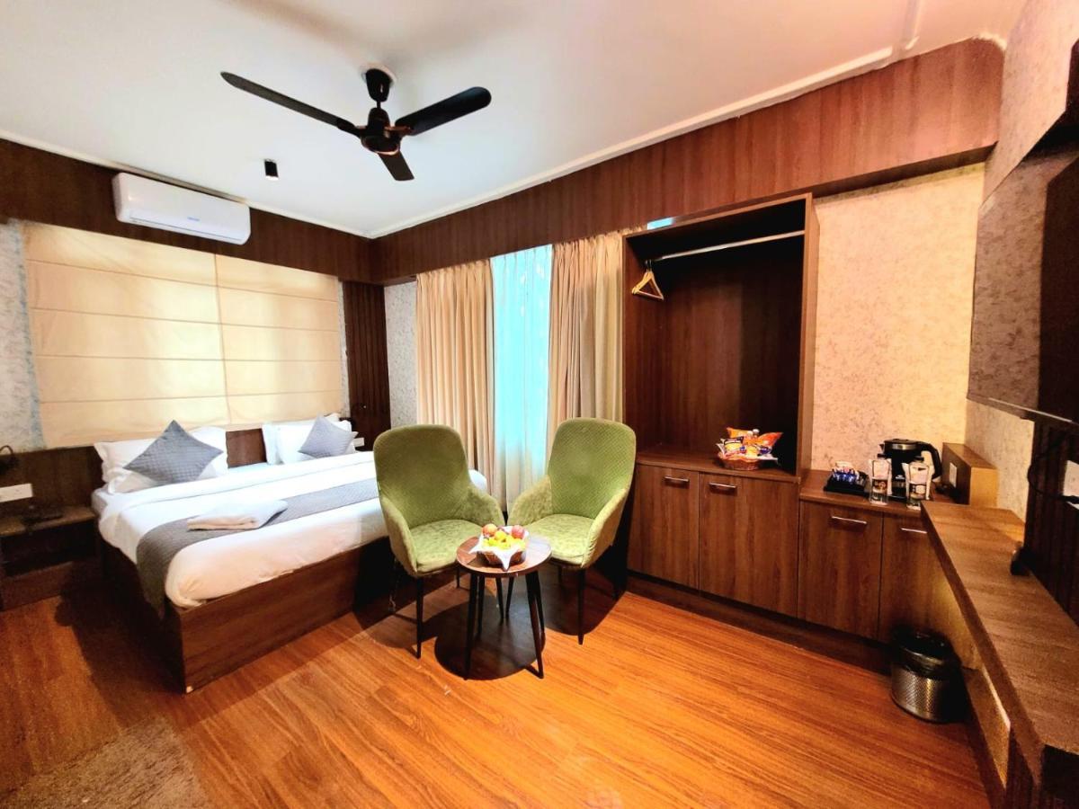 Hotel Royal Plaza Srīnagar エクステリア 写真