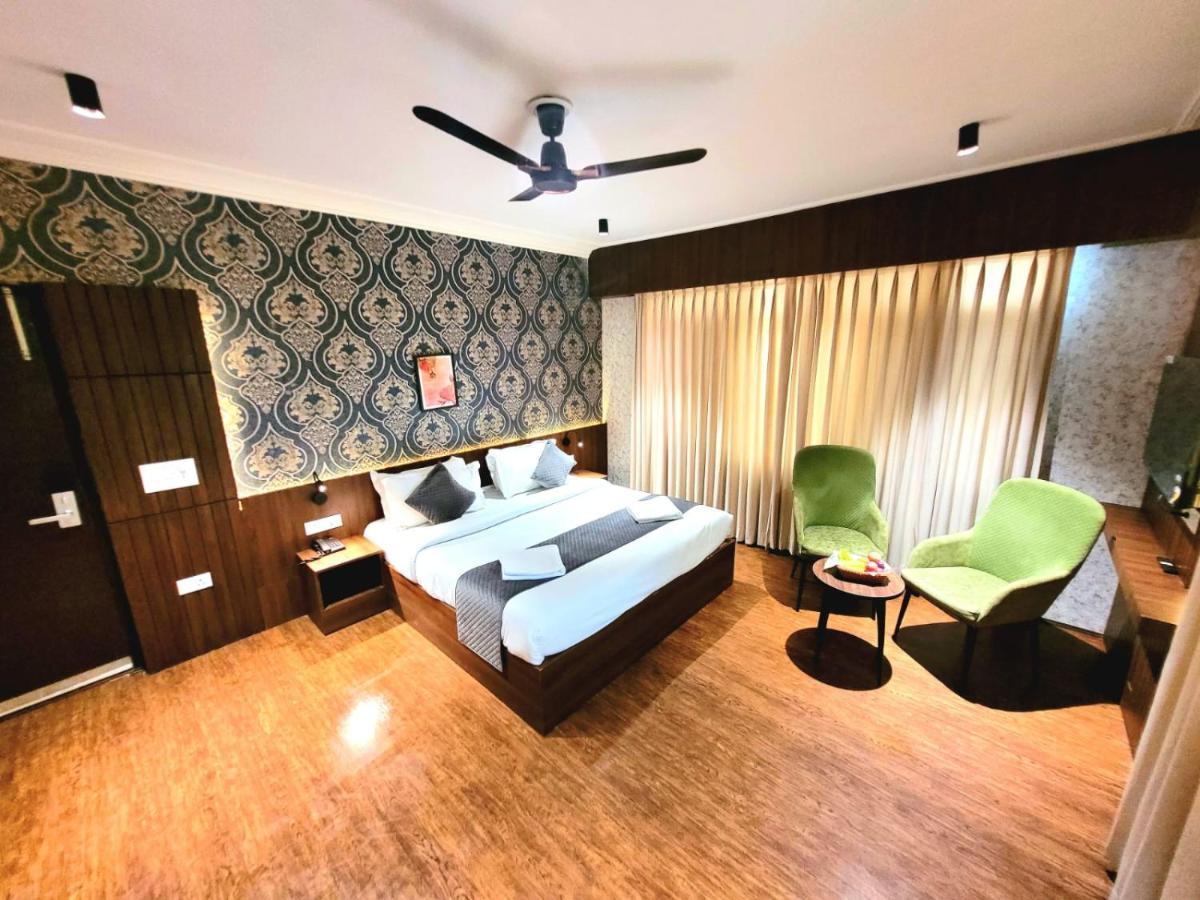 Hotel Royal Plaza Srīnagar エクステリア 写真