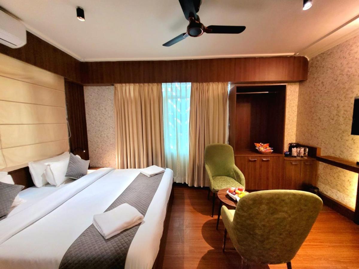Hotel Royal Plaza Srīnagar エクステリア 写真