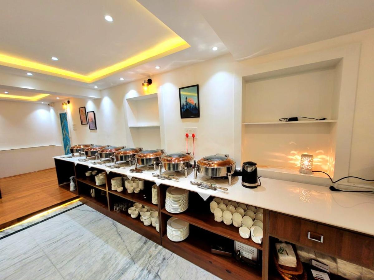 Hotel Royal Plaza Srīnagar エクステリア 写真
