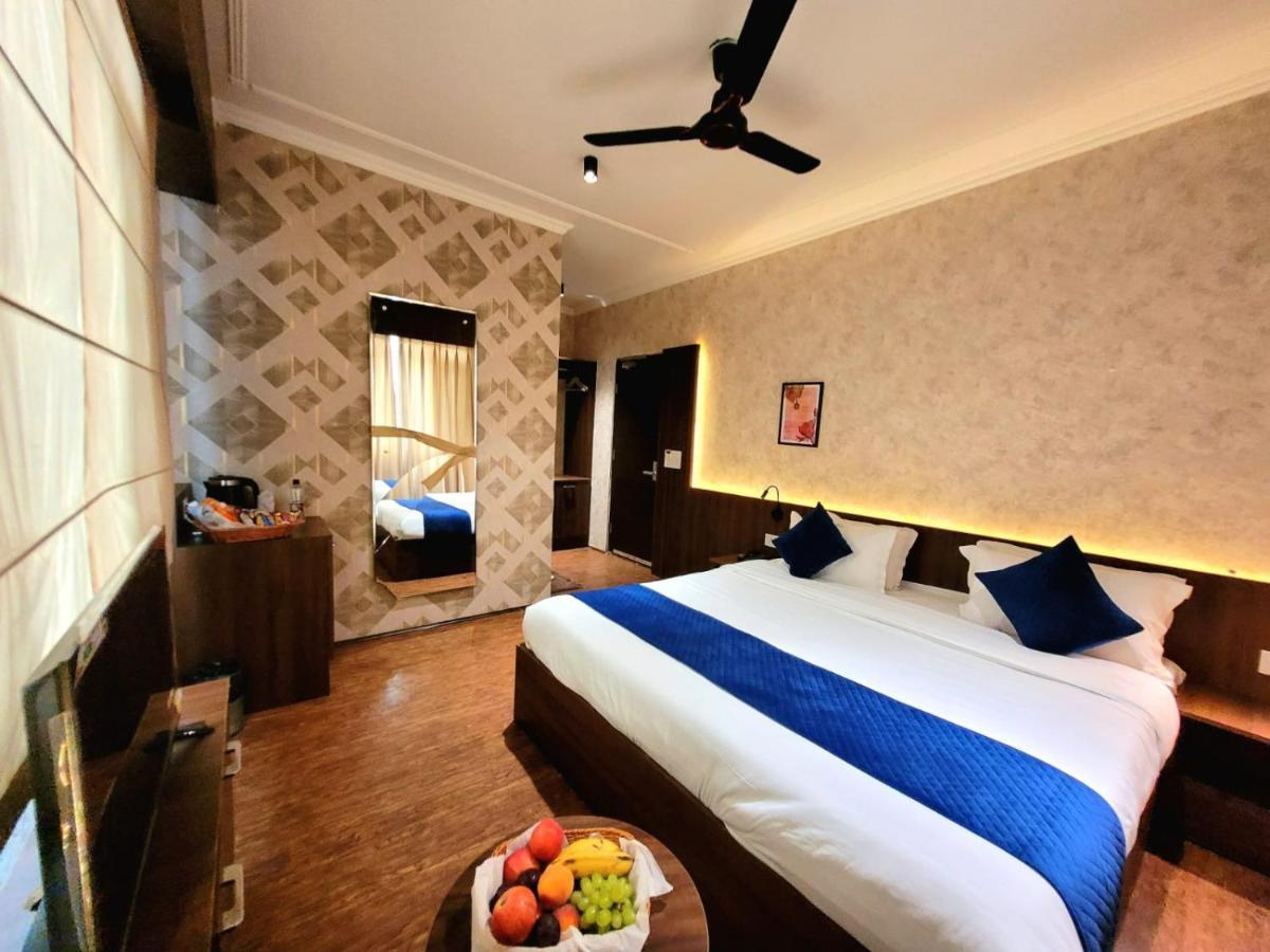 Hotel Royal Plaza Srīnagar エクステリア 写真