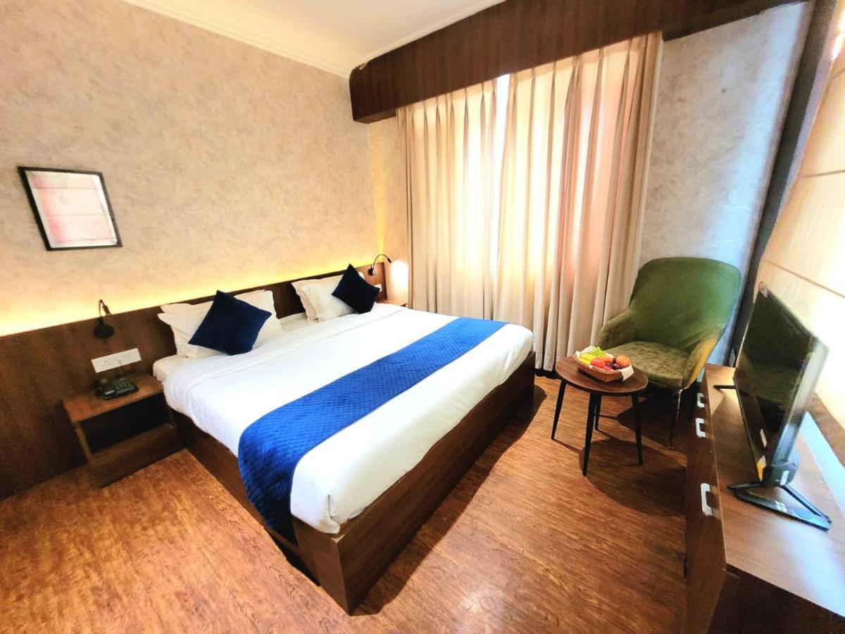 Hotel Royal Plaza Srīnagar エクステリア 写真