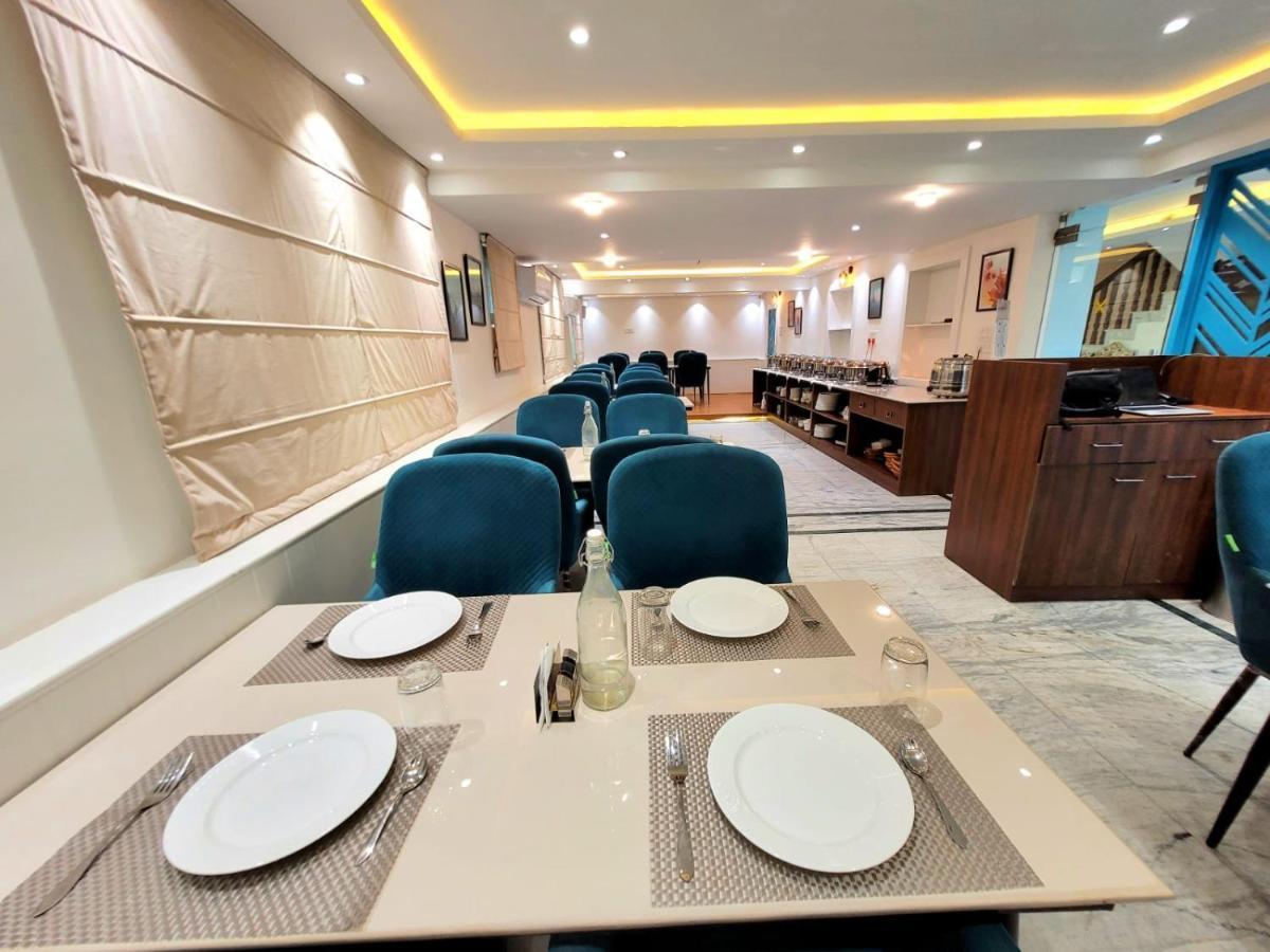 Hotel Royal Plaza Srīnagar エクステリア 写真