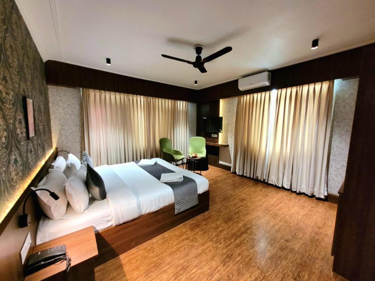 Hotel Royal Plaza Srīnagar エクステリア 写真