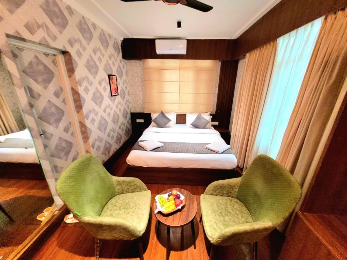 Hotel Royal Plaza Srīnagar エクステリア 写真