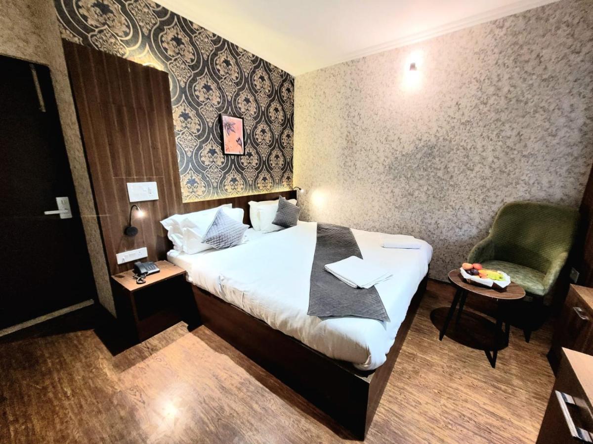Hotel Royal Plaza Srīnagar エクステリア 写真