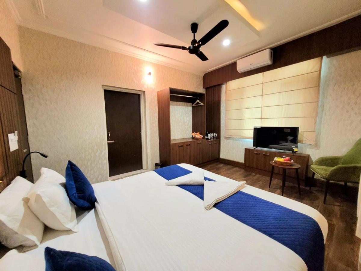 Hotel Royal Plaza Srīnagar エクステリア 写真